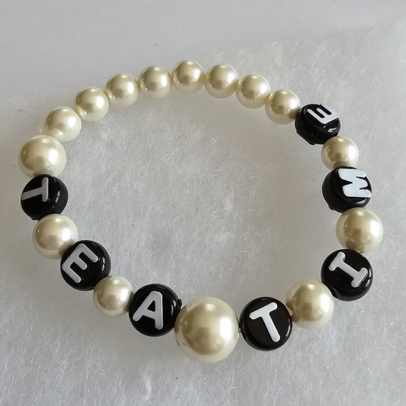 Handmade "Tea Time" bracelet beaded pearl pearlcore word gossip - Picture 13 of 13
